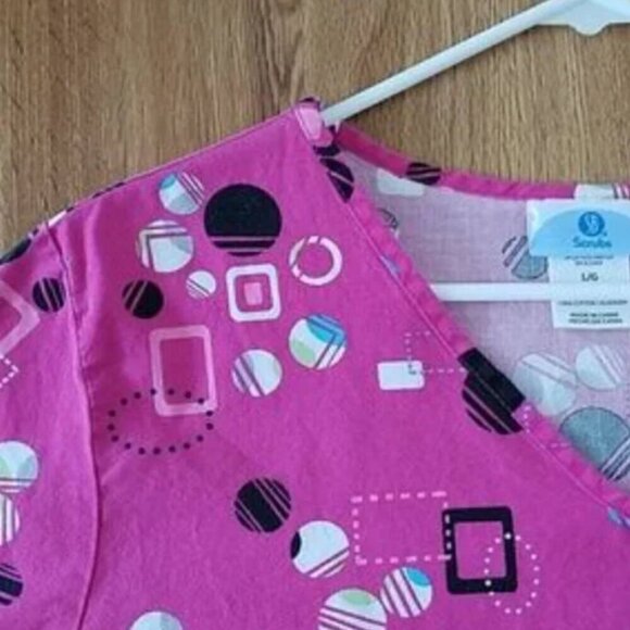 100% cotton! Woman's Scrub top. Size L/G Breathable! Lightweght! 100% cotton! - Picture 3 of 4